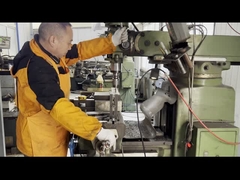 Duvara monte edilmiş dokuma kağıdı kütükleri aktarma ve dokuma kağıdı kesme makinesi